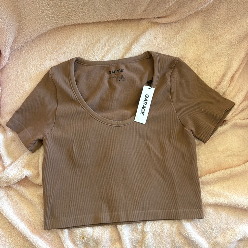 NWT Garage Size Large‎ Brown Fitted Crop Short Sleeve Tee